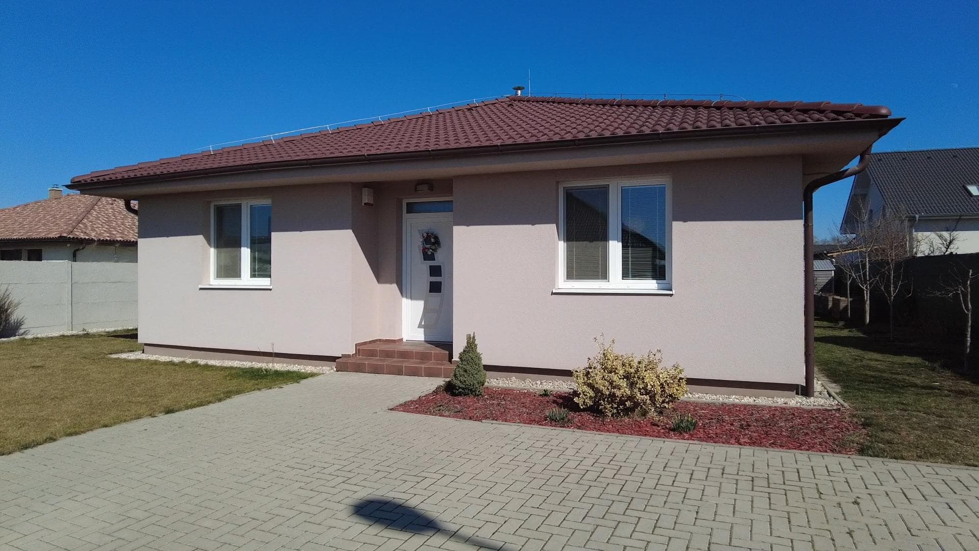 PREDANÉ - 4 izbový rod. dom Kvetoslavov s pozemkom 646 m2
