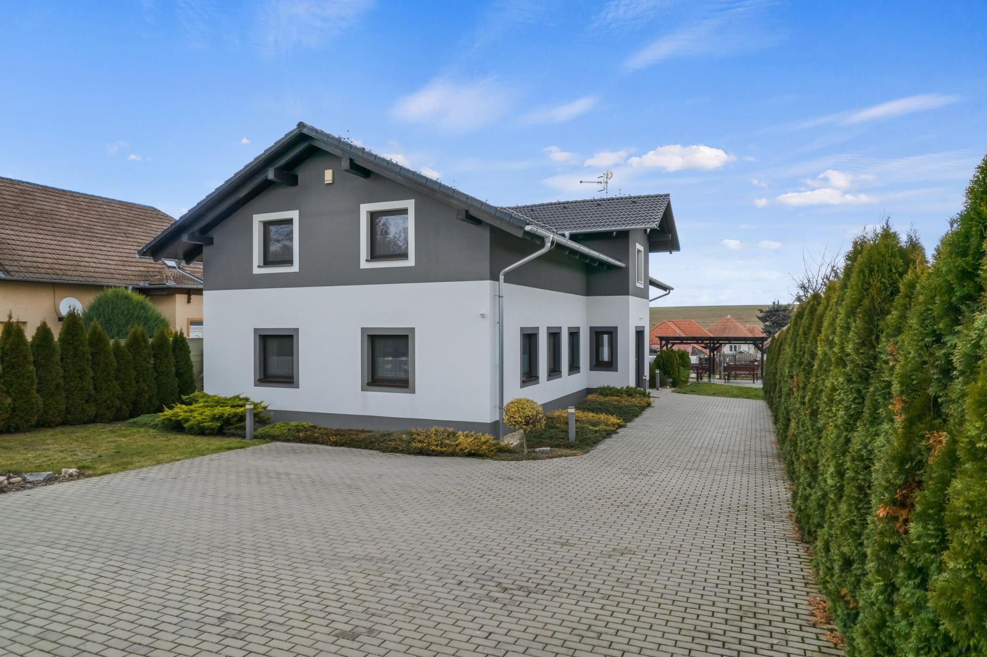Apartmánový rodinný dom v obci Podhájska